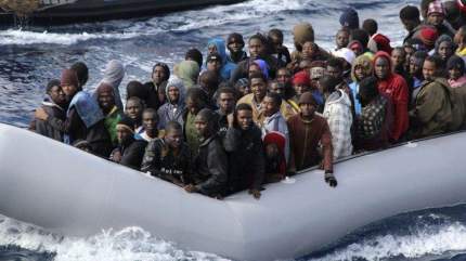 Se hunde un barco con 700 inmigrantes en el Mediterráneo