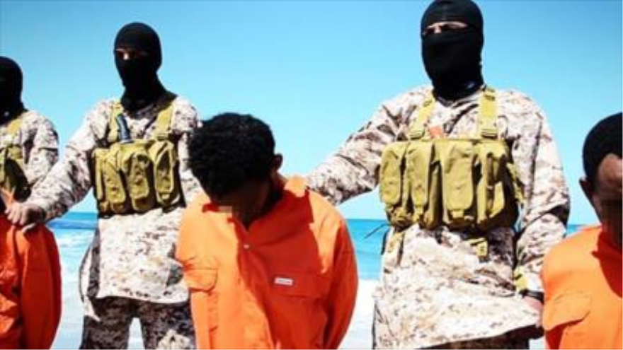 Una imagen tomada del video en el que muestra la ejecución de cristianos etíopes. 19 de abril de 2015