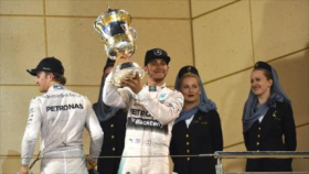 El británico Hamilton de Mercedes gana el Gran Premio de Baréin 