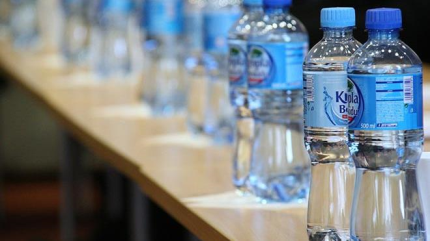 El agua embotellada es de riesgo para la salud