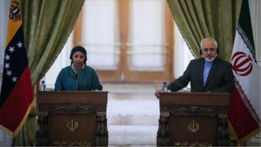 Los cancilleres de Irán y Venezuela, Mohamad Yavad Zarif y Delcy Rodríguez, mantienen rueda de prensa conjunta en Teherán, capital persa. 20 de abril de 2015