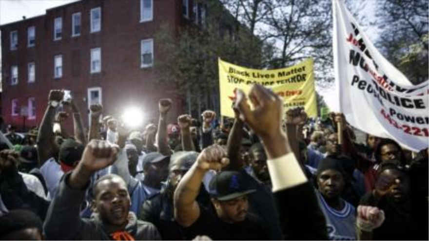 Protesta en la ciudad de Baltimore (noreste de Estados Unidos), por la muerte del afroamericano Freddie Gray a raíz de las heridas sufridas por una golpiza policial. 21 de abril de 2015
