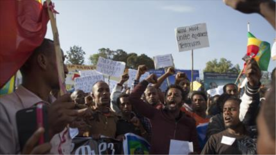Masiva protesta en Adís Abeba, capital de Etiopía, contra la ejecución de 28 cristianos por el EIIL. 22 de abril de 2015