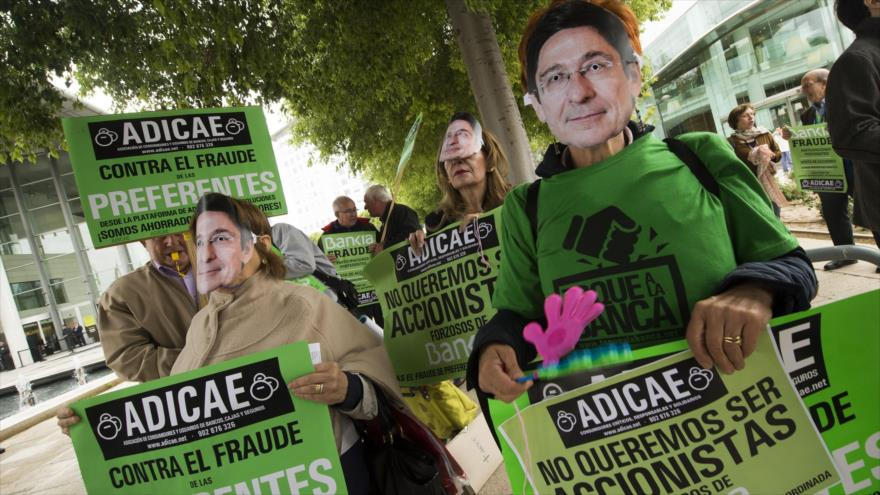 Sindicatos de Bankia protestan frente al Palacio de Congresos de Valencia. 22 de abril de 2015