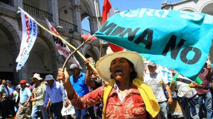 Un muerto y 11 heridos en protestas contra proyecto minero Tía María en Perú