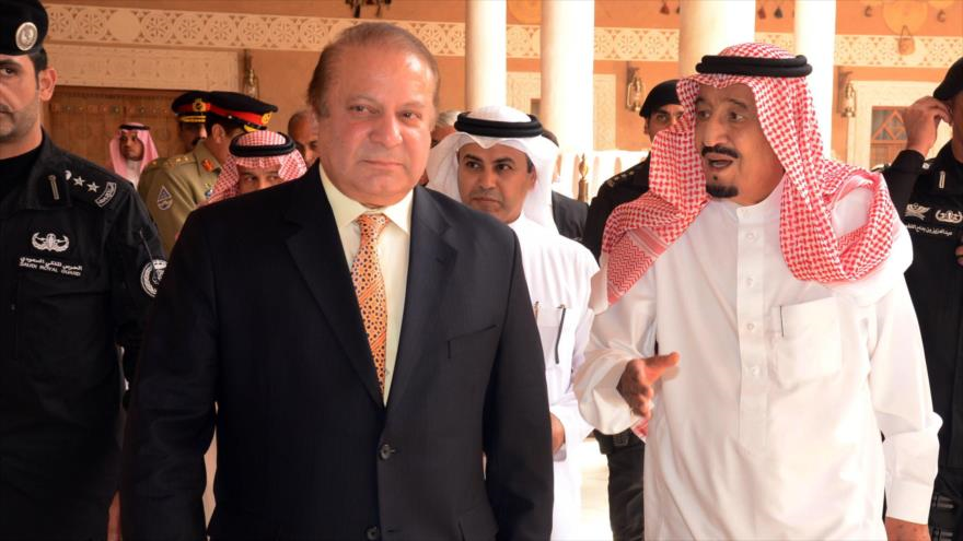 El primer ministro de Paquistán, Nawaz Sharif y el rey de Arabia Saudí, Salman bin Abdulaziz Al Saud. 23 de abril de 2015