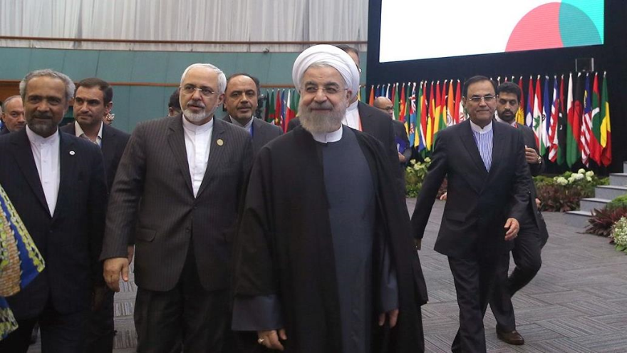 El presidente iraní, Hasan Rohani, llega a la Conferencia Asiático-Africana en Indonesia