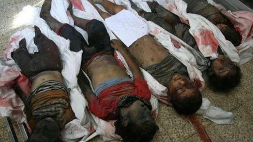 Cadáveres de niños que murieron en un ataque saudí contra Yemen