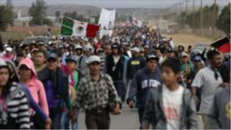Los campesinos marchan en San Quintín para denunciar sus sueldos bajos. 24 de abril de 2015 