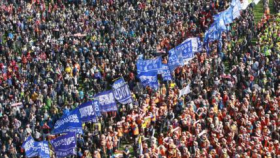 Surcoreanos salen a las calles contra las políticas del gobierno