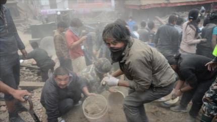 Se eleva a 1457 la cifra de muertos en terremoto en Nepal