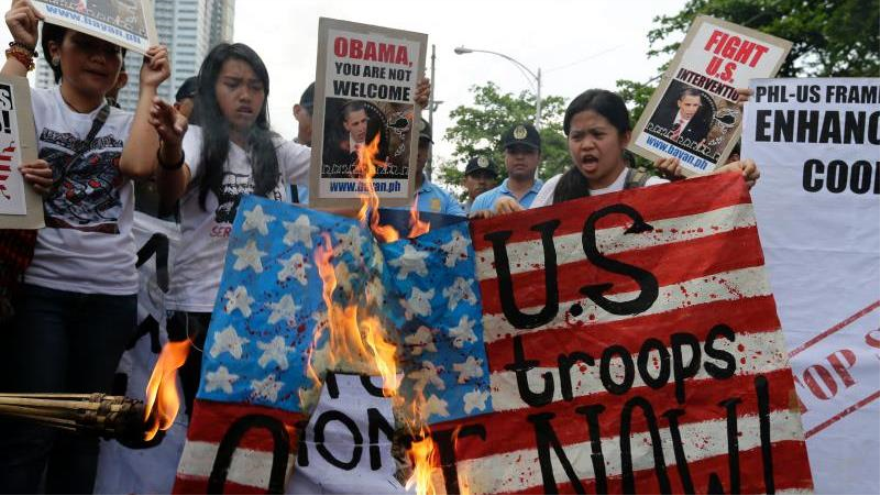 Los filipinos protestan contra la presencia militar estadounidense en el país 