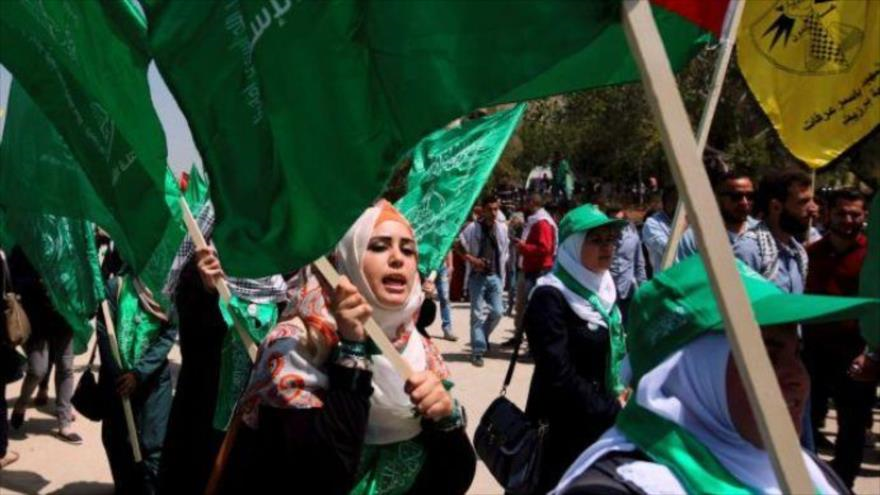 Mitin de estudiantes partidarios de HAMAS en vísperas de las elecciones del consejo estudiantil de la Universidad de Birzeit, situada en las afueras de la ciudad cisjordana de Ramalá