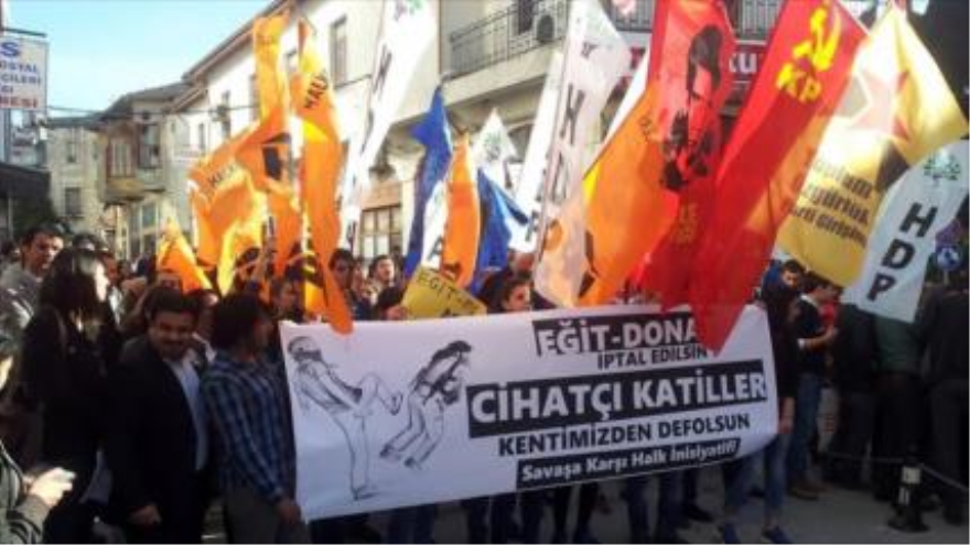 Manifestantes turcos en la ciudad de Antioquía, capital de la provincia sureña de Hatay rechazan el apoyo de Ankara y Washington al terrorismo en Siria. 26 de abril de 2015