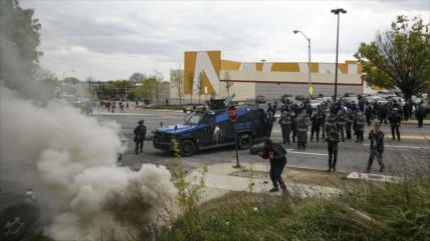 Estallan choques en Baltimore tras funeral del afroamericano Gray