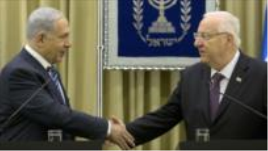 El primer ministro israelí, Benyamin Netanyahu (izq), con al presidente israelí, Reuven Rivlin, en Al-Quds (Jerusalén)