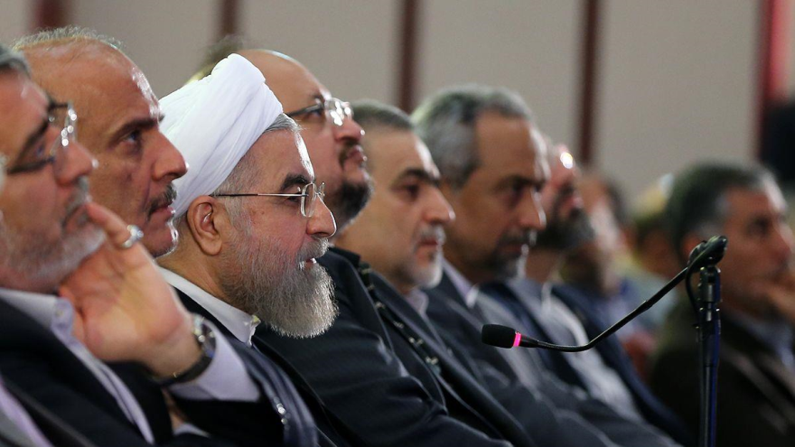 El presidente de Irán, Hasan Rohani, durante su reunión con los inversores y empresarios iraníes en la provincia de Fars. 29 de abril de 2015