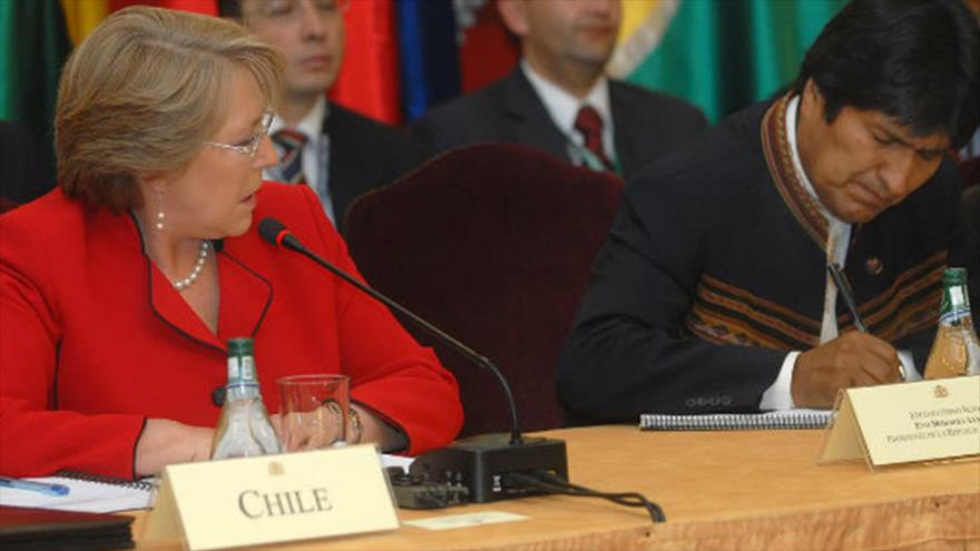 La presidenta de Chile, Michelle Bachelet y el presidente de Bolivia, Evo Morales