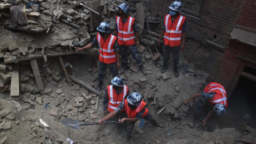 Cifra de muertos en el sismo de Nepal se eleva a 6204 | HISPANTV