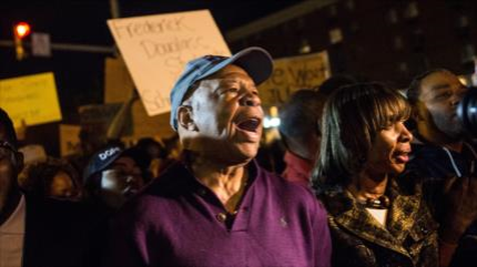 Baltimore sigue siendo escenario de protestas solidarias con Freddie Gray pese a advertencia policial