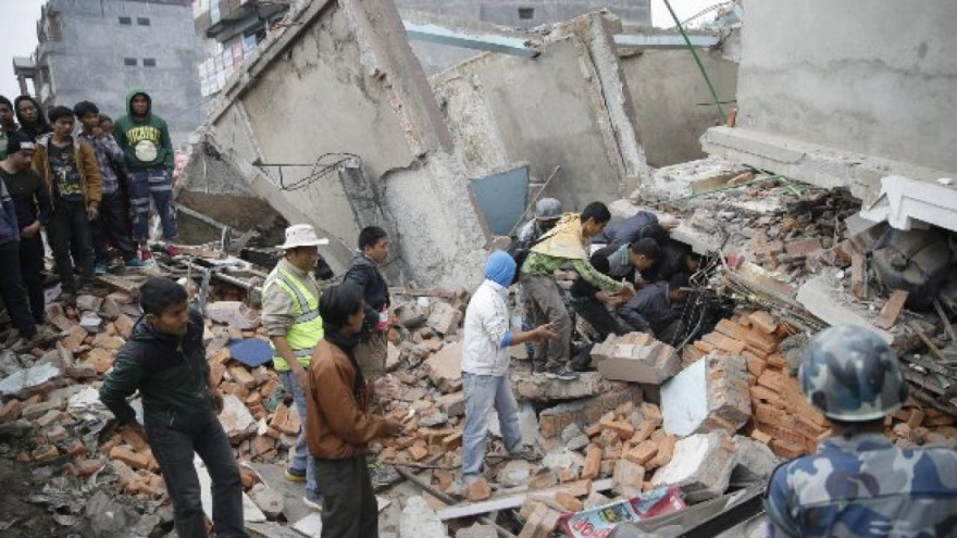 Numerosas viviendas fueron destruidas por terremoto en Nepal 