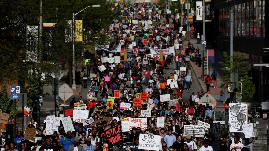 Miles de personas marchan para pedir justicia por la muerte de Gray. 2 de mayo de 2015