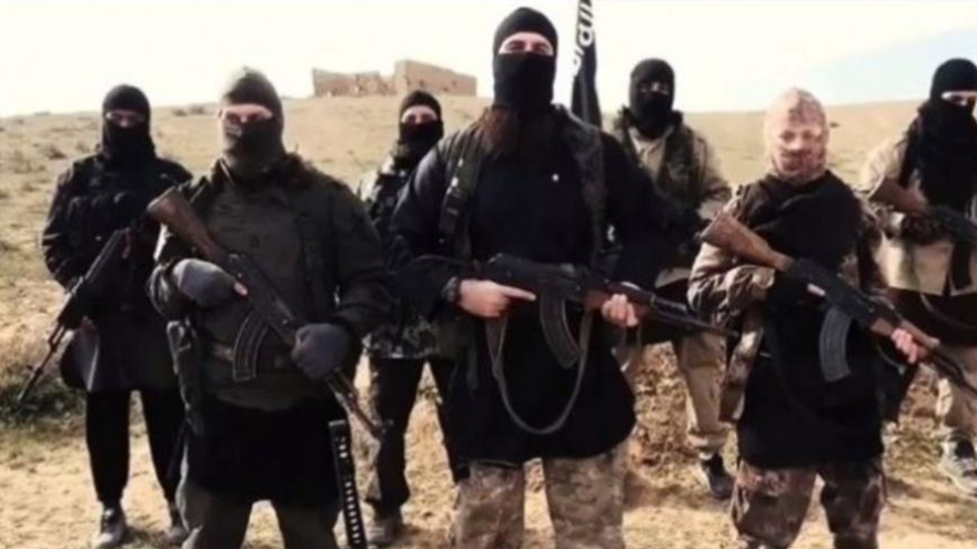 Foto sacada de un vídeo en el que miembros del EIIL hablan con fluidez la lengua francesa. 