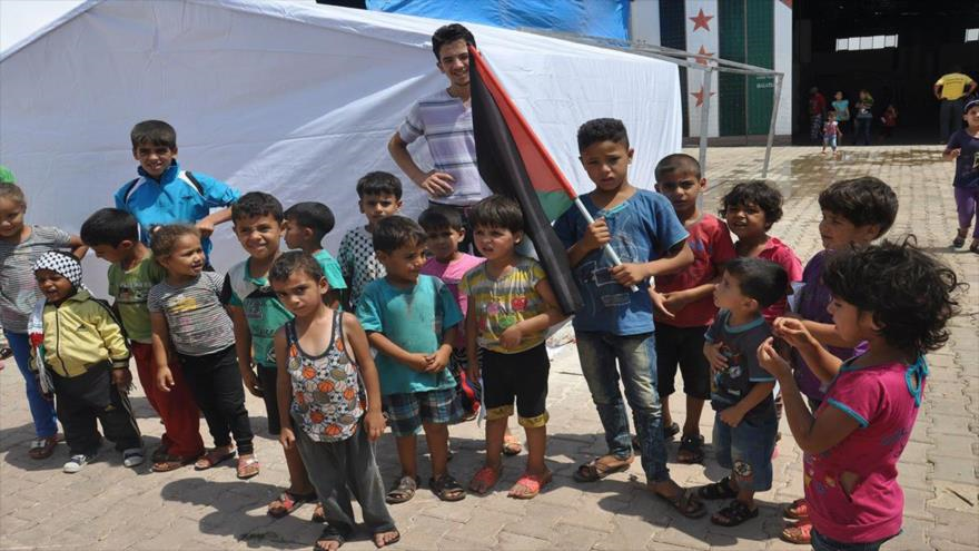 Niños palestinos residentes en el campamento de refugiados de Al-Yarmuk, Damasco (capital siria).