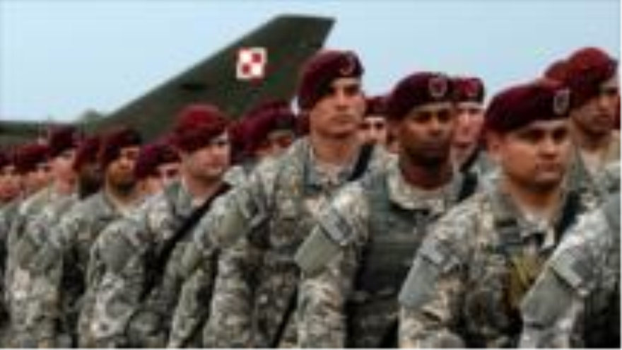 Los soldados estadounidenses llegan a la Europa del Este para participar en una maniobra de la OTAN