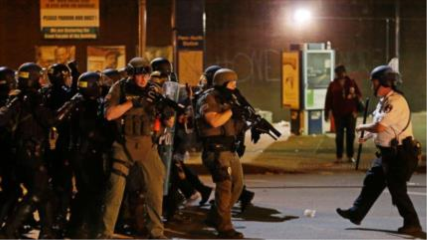 Miembros de la Policía y la Guardia Nacional de EE.UU. en Baltimore 