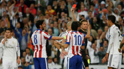 Estrellas españolas de fútbol amenazan con una huelga por crisis de derechos televisivos