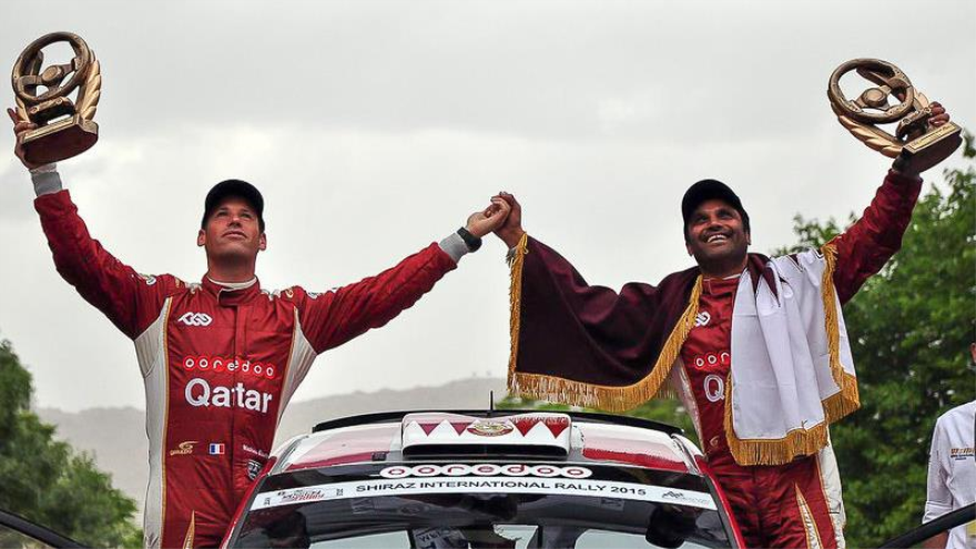 El piloto catarí Naser Al-Attiyah (dcha) y su copiloto francés (izqda) se proclamaron campeones del Campeonato de Rally de Oriente Medio (MERC, por sus siglas en inglés) celebrado en Shiraz. 8 de mayo de 2015