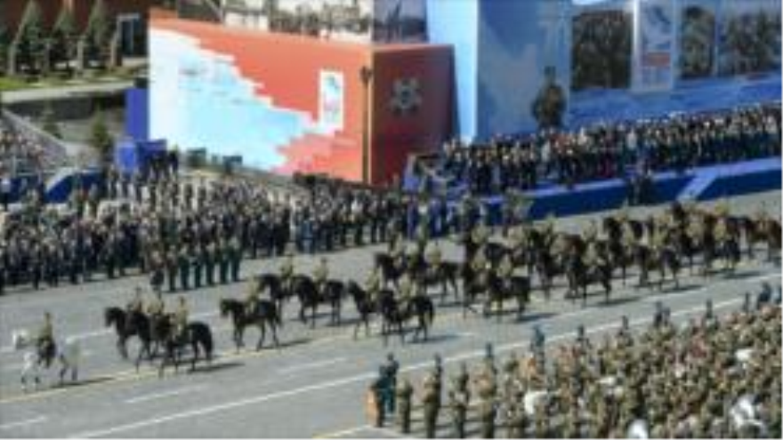 Desfile de soldados rusos durante el Día de la Victoria en Moscú