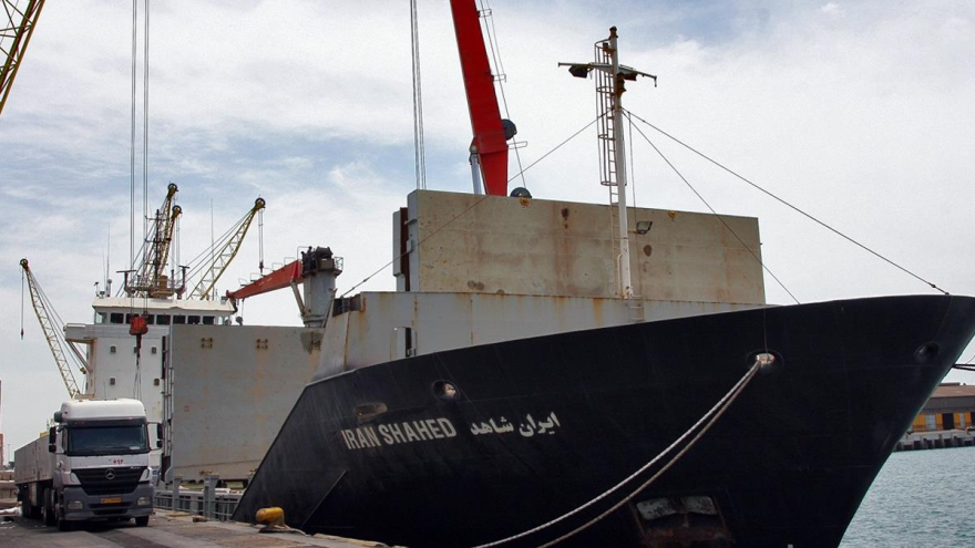 Barco de ayuda humanitaria de Irán para el pueblo yemení en la ciudad portuaria de Bandar Abás