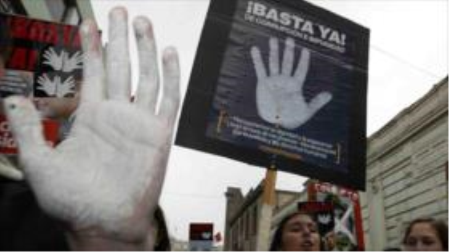 Dominicanos marchan contra la corrupción de funcionarios gubernamentales.