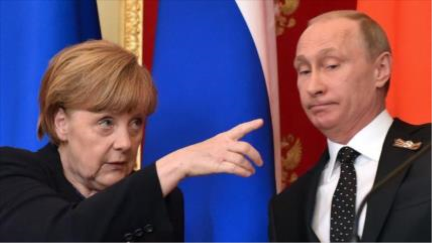 La canciller alemana Angela Merkel ofrece una rueda de prensa en Moscú junto al presidente ruso, Vladimir Putin. 10 de mayo de 2015