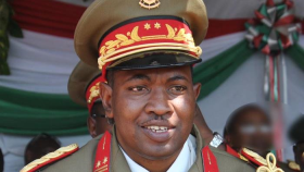 El líder golpista en Burundi anuncia su rendición