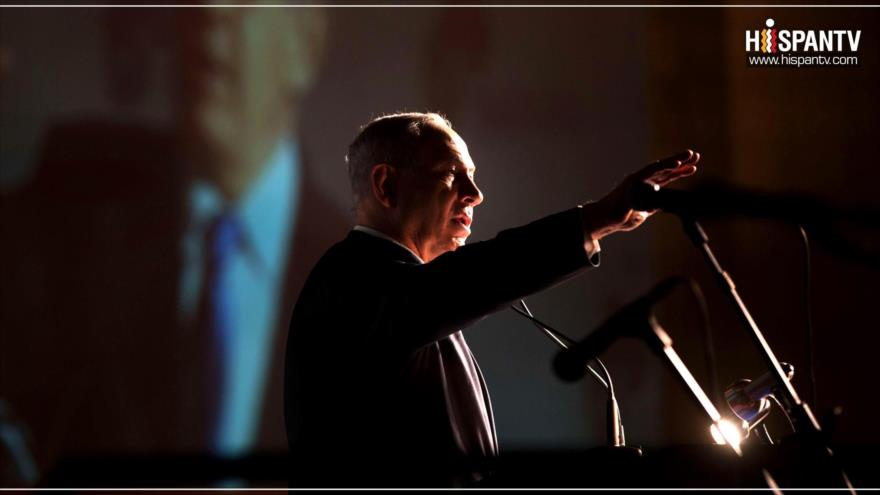 Benyamin Netanyahu, premier israelí, alecciona a ministros de varios países presentes en un foro en Al-Quds, sobre la necesidad de que persigan el “antisemitismo” y la “negación del Holocausto”. 12 de mayo de 2015