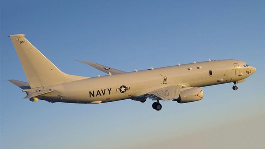 Avión de vigilancia estadounidense sobrevuela unas islas en el mar del Sur de China.