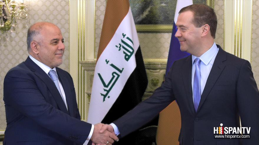 El premier de Irak, Haidar al-Abadi (izq) y su homólogo de Rusia, Dmitri Medvedev. El 21 demayo de 2015.