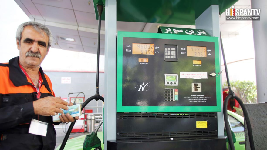 El Gobierno iraní suprimió la cuota de 60 litros de carburante subvencionado para los conductores, a fin de luchar contra el déficit presupuestario y el contrabando de combustible.