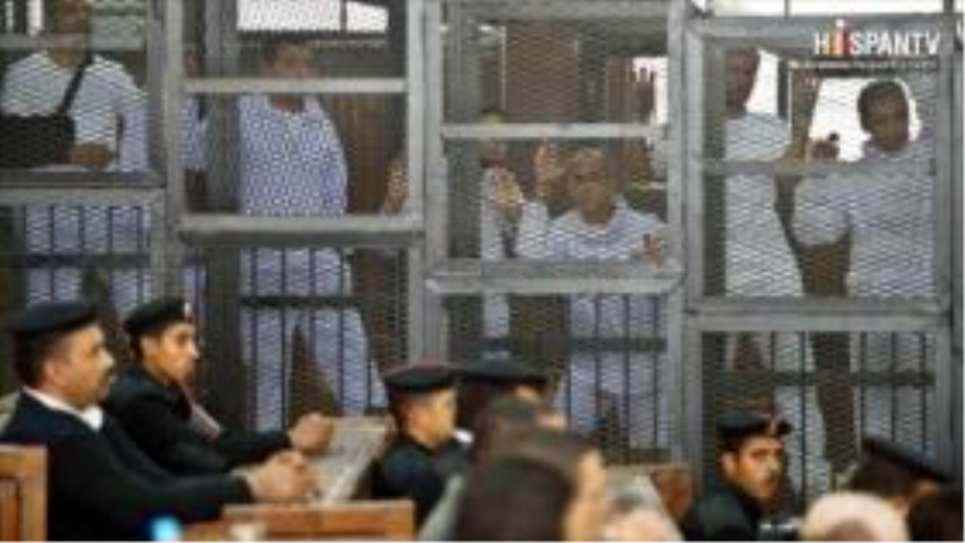 Varios miembros de Hermanos Musulmanes en un tribunal militar egipcio.