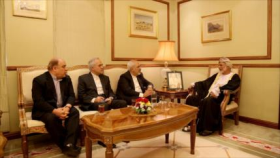 Zarif aborda la agresión saudí a Yemen con su homólogo omaní