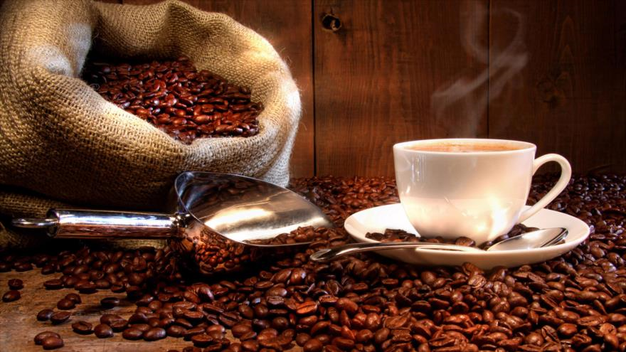 Un estudio demuestra que beber entre tres y cinco tazas de café diarias reduciría el riesgo de mortalidad por enfermedad cardiovascular hasta en un 21%.