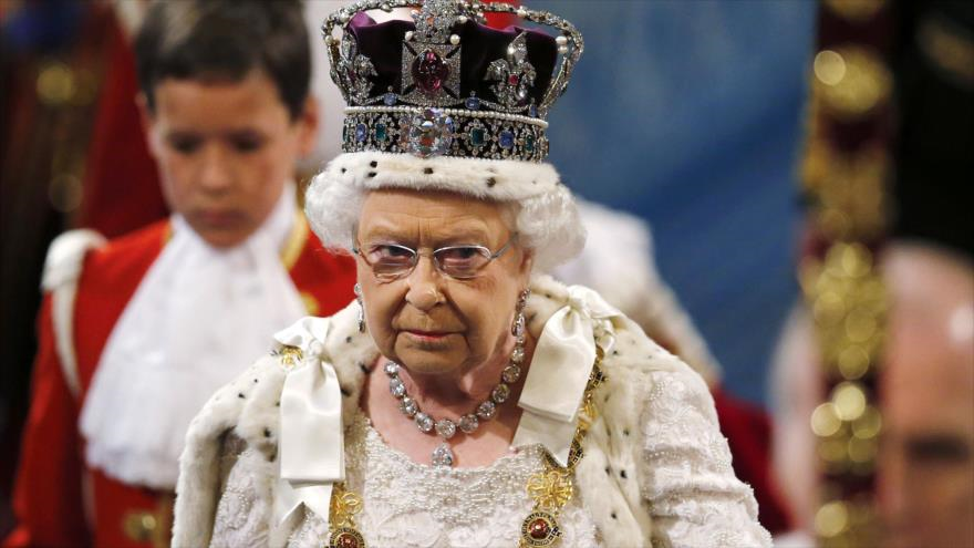 La reina Isabel II ofrece un discurso ante la Cámara de los Lores, 27 de mayo de 2015.