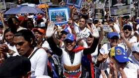 Opositores venezolanos piden liberación del líder ‘golpista’
