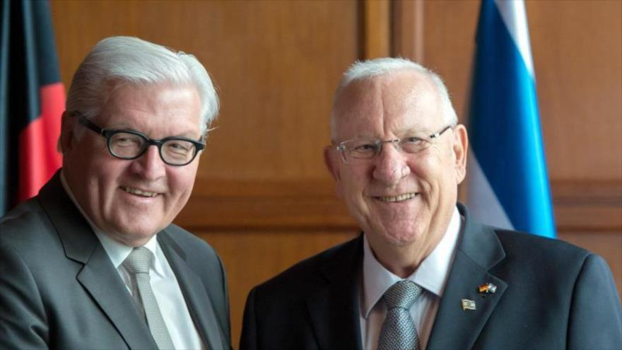 El ministro de Asuntos Exteriores de Alemania, Frank-Walter Steinmeier, y el presidente israelí, Reuvén Rivlin.
