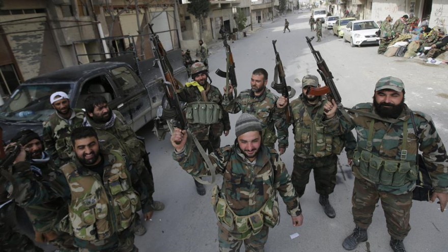 Militares sirios festejan una victoria ante los grupos terroristas