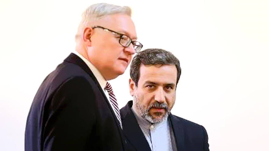 Vicecancilleres de Irán, Seyed Abás Araqchi (derecha) y de Rusia Serguei Riabkov.