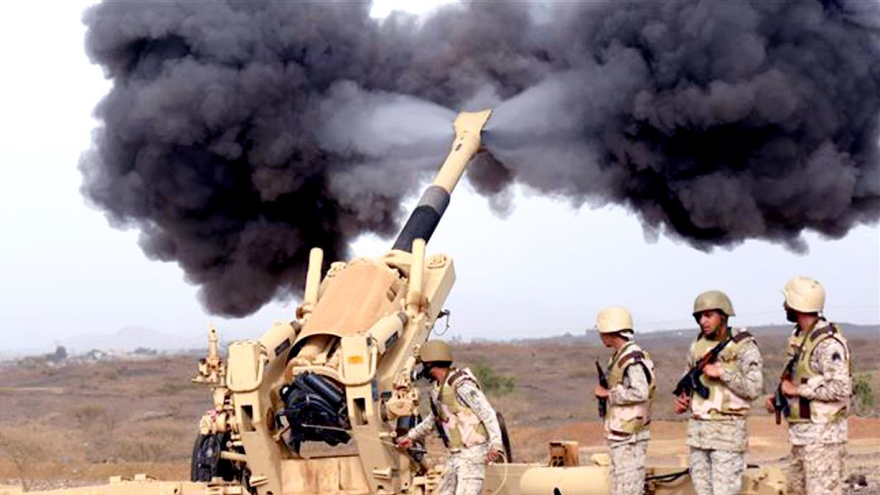 El Ejército saudí dispara proyectiles contra Yemen desde un puesto cerca de la frontera entre Arabia Saudí y Yemen